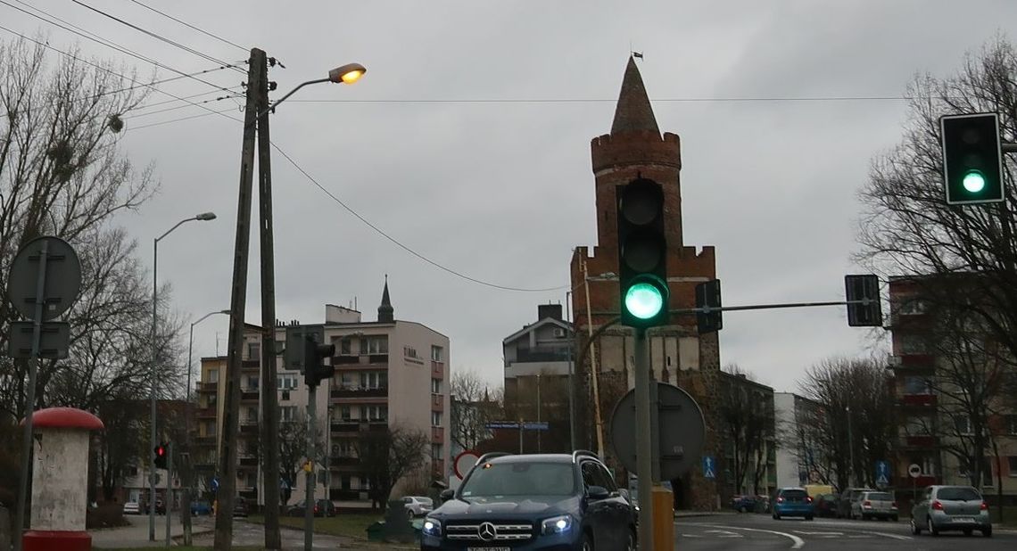 W dzień palą, a w nocy gaszą - dlaczego? - pyta czytelnik