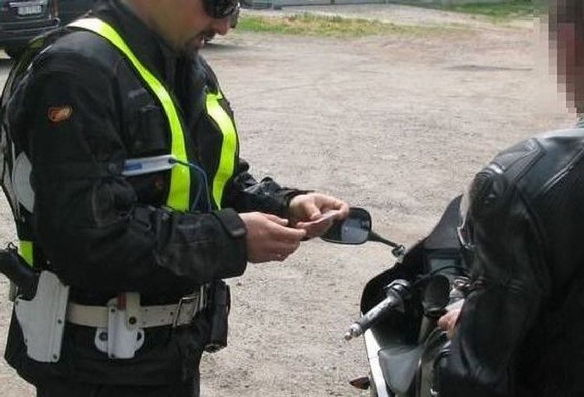 W godzinach pracy jechał pijany motorowerem W godzinach pracy jechał pijany motorowerem