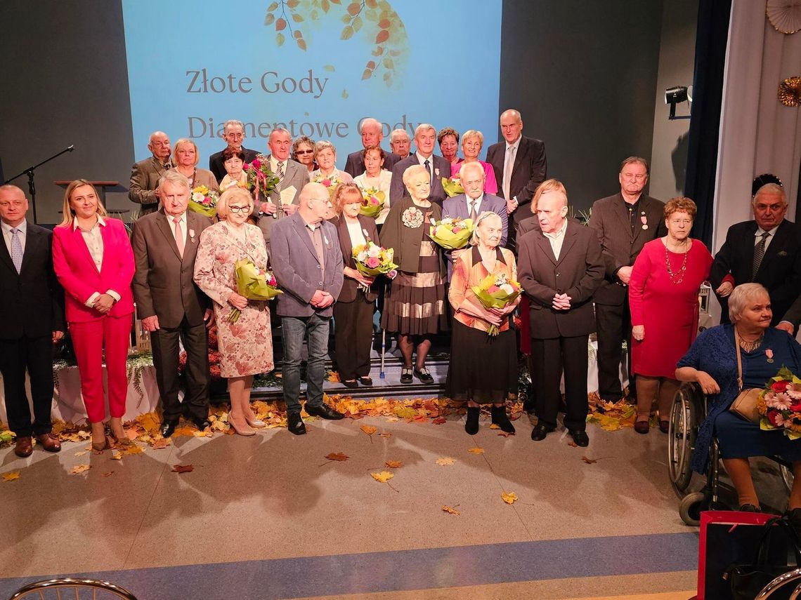 W Gryfinie jubilatów będzie aż na trzy tury. Prezydent podpisał dopiero za ubiegły rok W Gryfinie jubilatów będzie aż na trzy tury. Prezydent podpisał dopiero za ubiegły rok