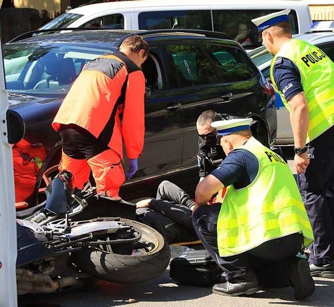 W Gryfinie niedaleko siedziby policji nie ustąpił przejazdu motocykliście