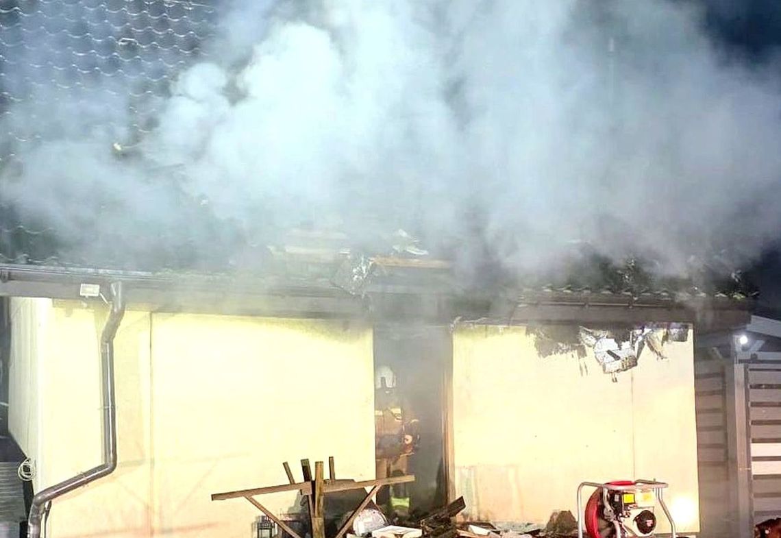 W jednej chwili stracili wszystko. Dramat rodziny z Żelewa – ogień zabrał im dom i poczucie bezpieczeństwa