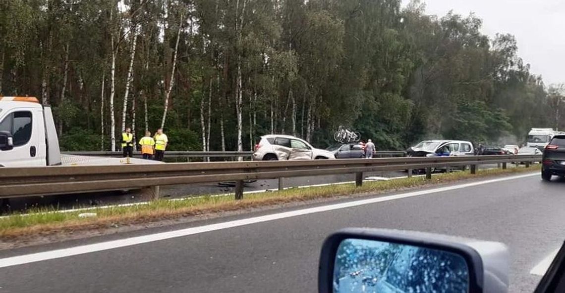 W karambolu zderzyło się pięć aut. Ogromne korki na wyjeździe ze Szczecina W karambolu zderzyło się pięć aut. Ogromne korki na wyjeździe ze Szczecina