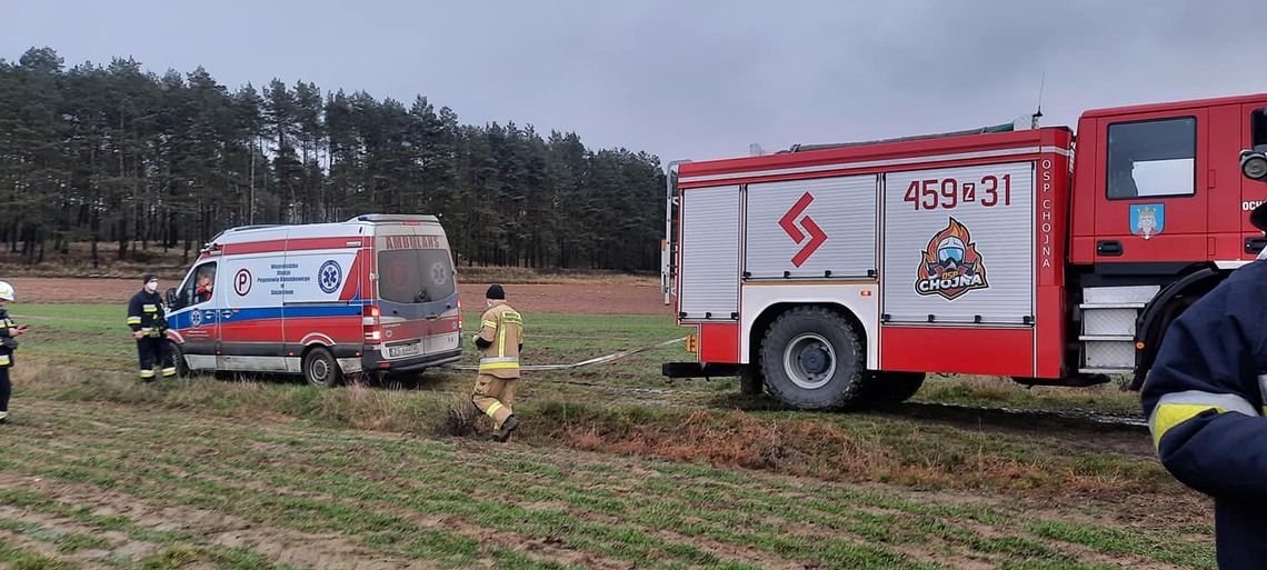 W karetce ratowali życie mężczyźnie. Z pomocą przybyli strażacy