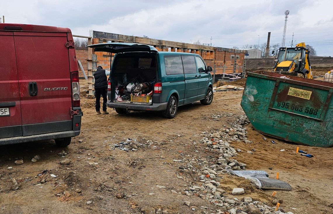 W kilka dni pojawiły się mury nowego Dino. Wykonawca wyprostował formalności W kilka dni pojawiły się mury nowego Dino. Wykonawca wyprostował formalności