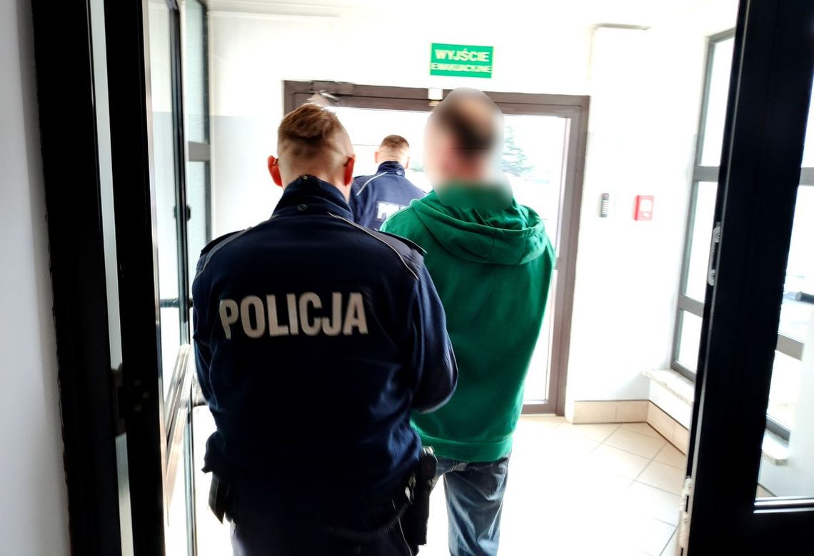 W mieszkaniu odnaleziono ciała dwóch osób z tanami. Drzwi otworzył 53-latek