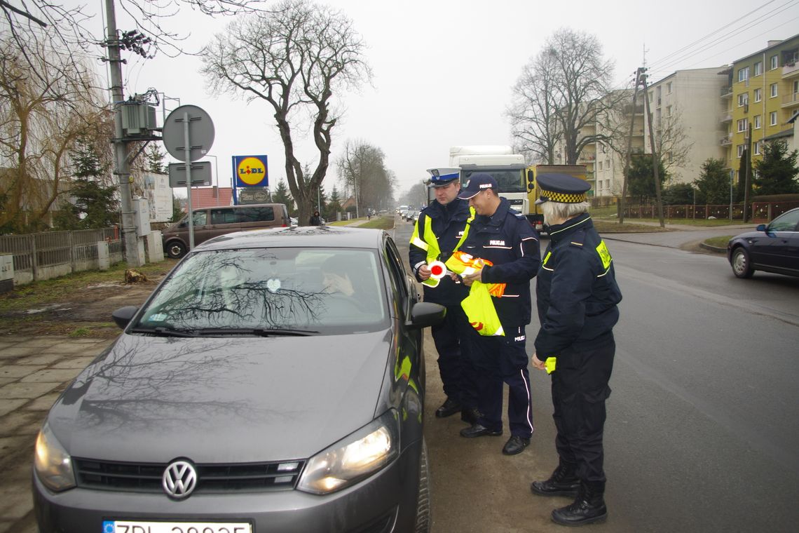 W nocy nie wystarczy blask księżyca! – przekonywali policjanci W nocy nie wystarczy blask księżyca! – przekonywali policjanci
