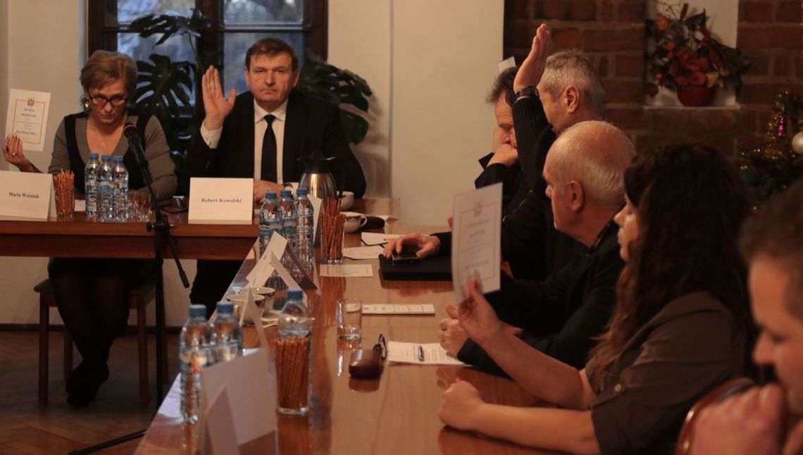 W ostatniej chwili wycofali się z uchwalenia budżetu. Wiemy, gdzie są pożerane pieniądze – twierdzi burmistrz