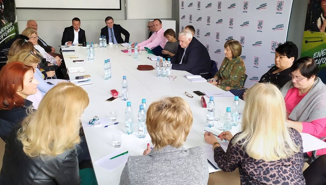 W szkołach brakuje środków czystości, środków dezynfekcyjnych i papieru toaletowego? W szkołach brakuje środków czystości, środków dezynfekcyjnych i papieru toaletowego?