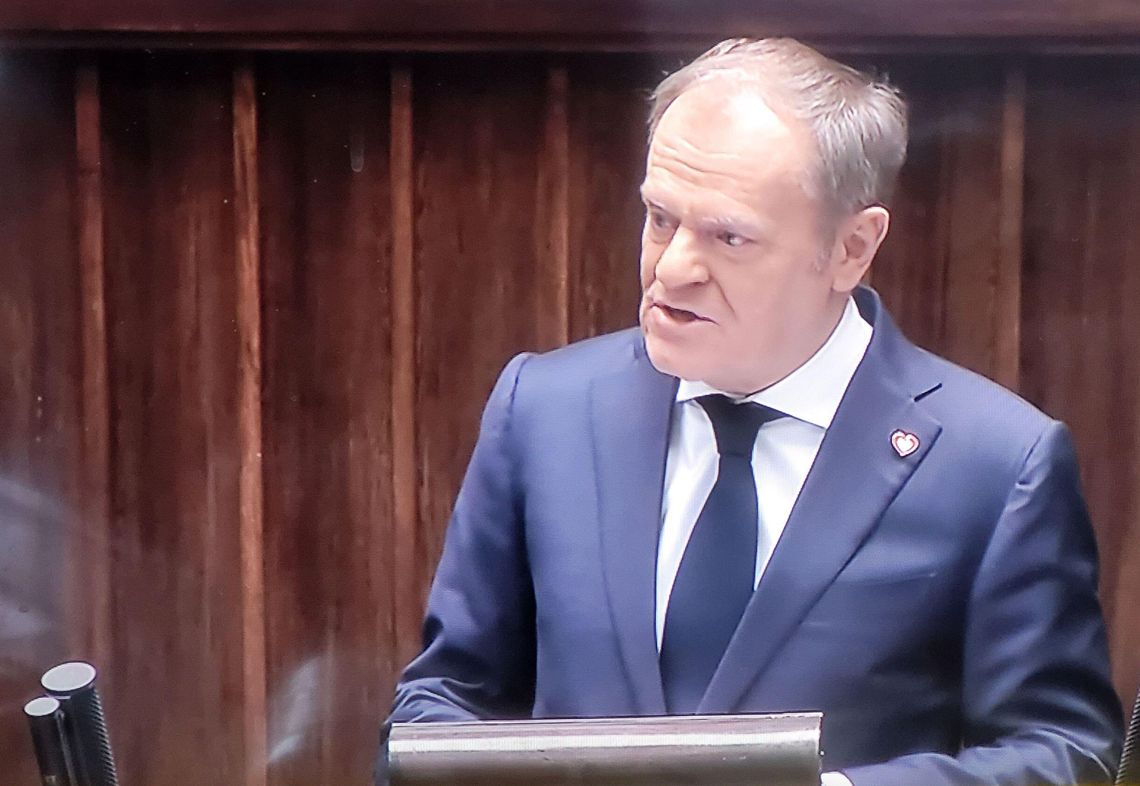 W trudnym czasie, proste zasady. Piątka Tuska