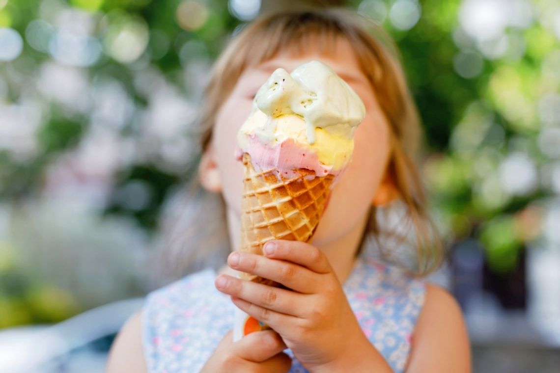 Droższe lody tak podane. Klienci lodziarni dopłacają