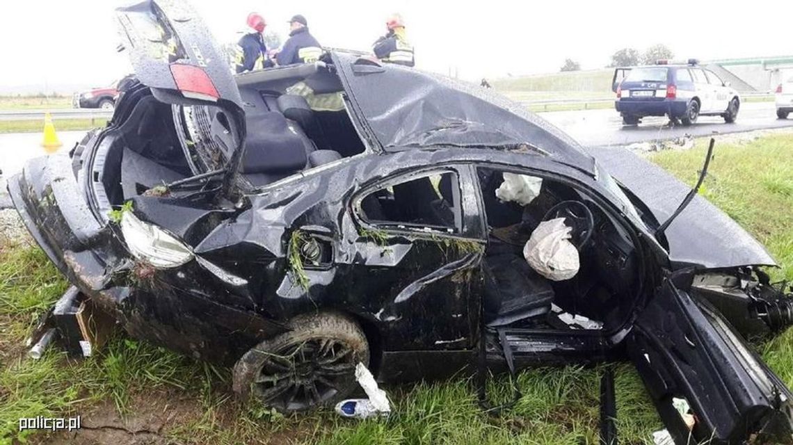 W wypadku BMW dwie osoby zostały ranne. Akcje strażaków