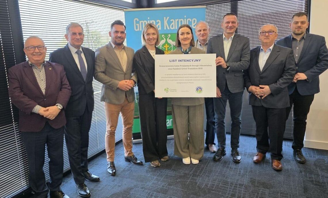 Walczy z "OZE-sroze" na "wiatraki sraki" - polityczna wojna. Samorządy przeciwko dezinformacji o OZE