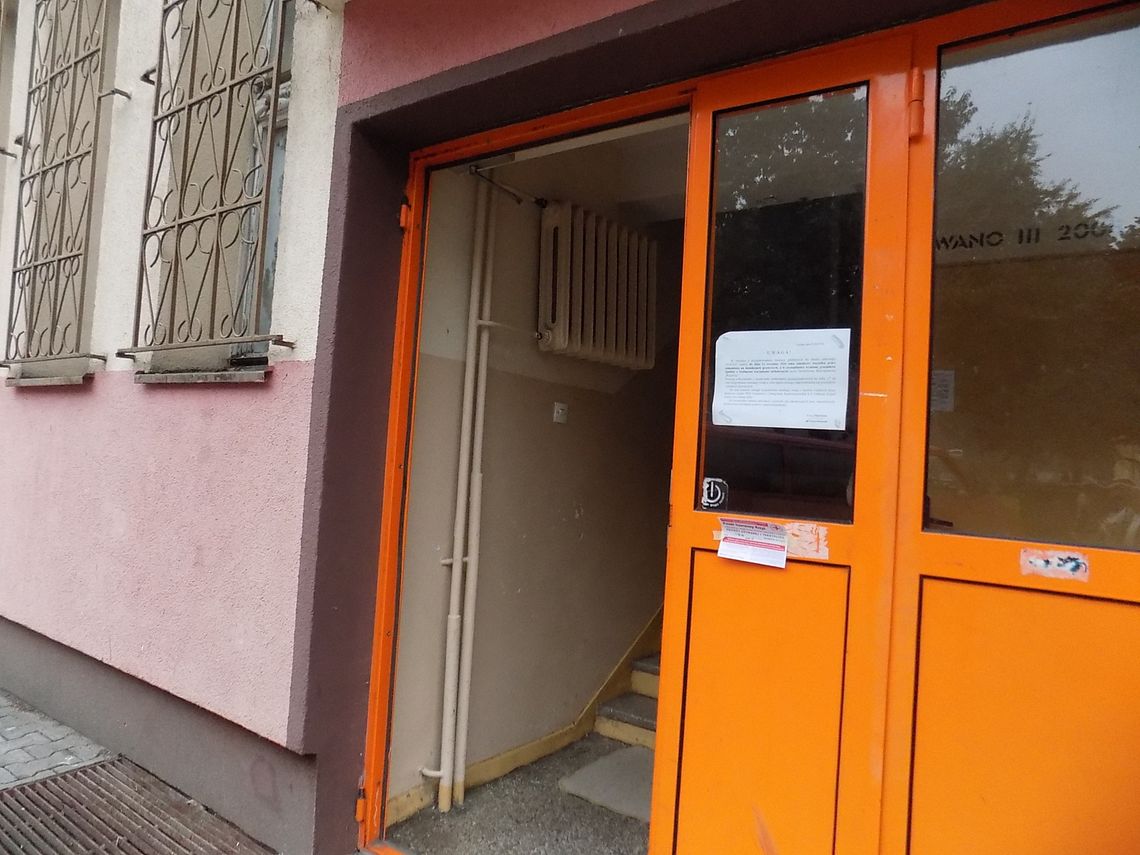 Wandale grasowali na ulicy Chrobrego Wandale grasowali na ulicy Chrobrego