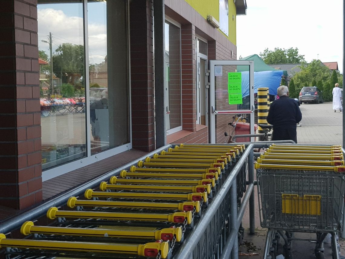 Wejście "awaryjne" do Biedronki Wejście "awaryjne" do Biedronki