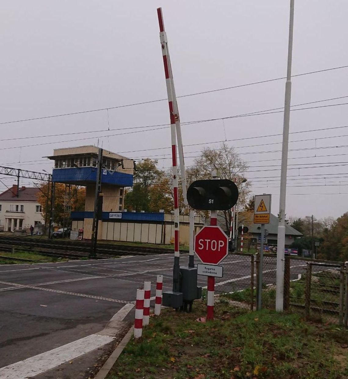 Wiadomo, jak uciekał przed pociągiem? Rogatkę szybko naprawili