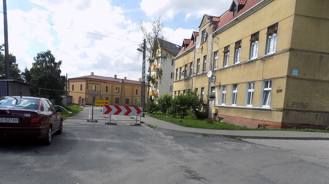 Wiceburmistrz obiecał, że wznowią naprawę ulicy i nie dotrzymał słowa Wiceburmistrz obiecał, że wznowią naprawę ulicy i nie dotrzymał słowa