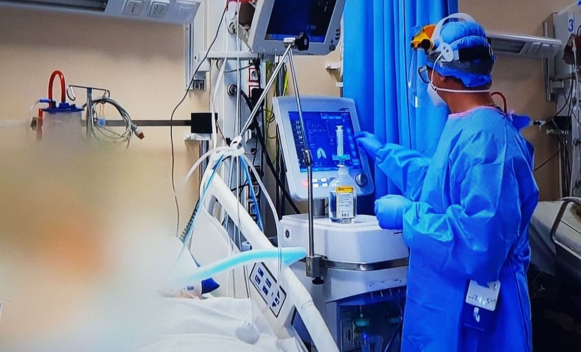 Więcej zakażeń w powiecie, ale mniej w kraju. Wciąż dużo zgonów Więcej zakażeń w powiecie, ale mniej w kraju. Wciąż dużo zgonów