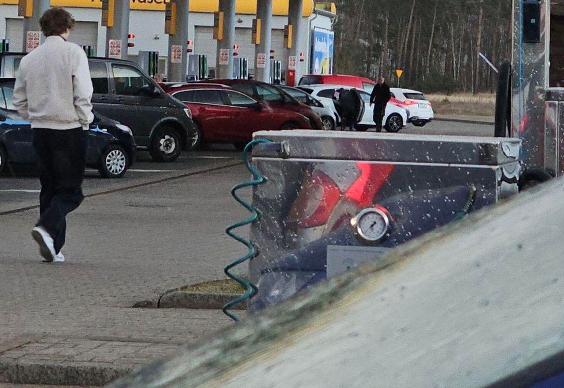 Wielkanoc w cieniu dystrybutora – świąteczne kolejki i paliwowa turystyka na polsko-niemieckim pograniczu