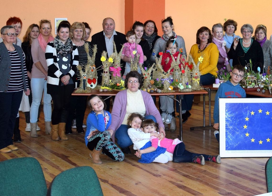 Wielkanocny decupage i malowanie farbami Wielkanocny decupage i malowanie farbami