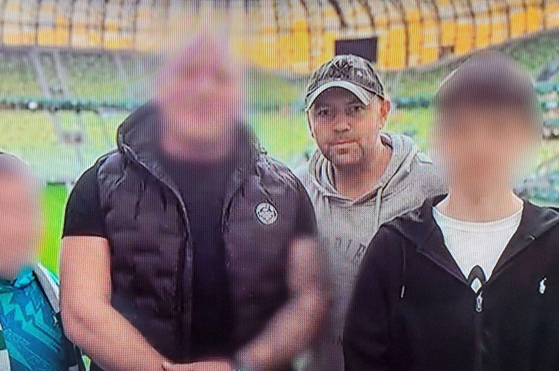 Wielki Bu przez Kołbaskowo przewieziony do aresztu w Szczecinie Wielki Bu przez Kołbaskowo przewieziony do aresztu w Szczecinie