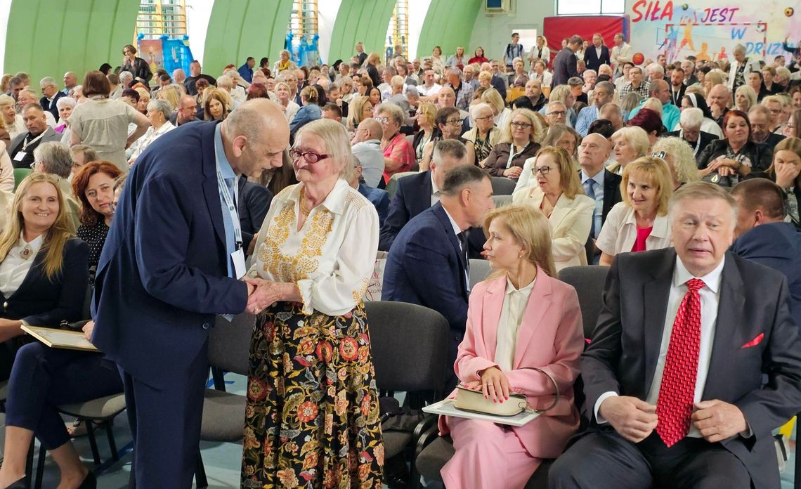 Wielki jubileusz 65-lecia ZSCKR w Mieszkowicach. Pokoleniowe spotkanie po latach [FILM]