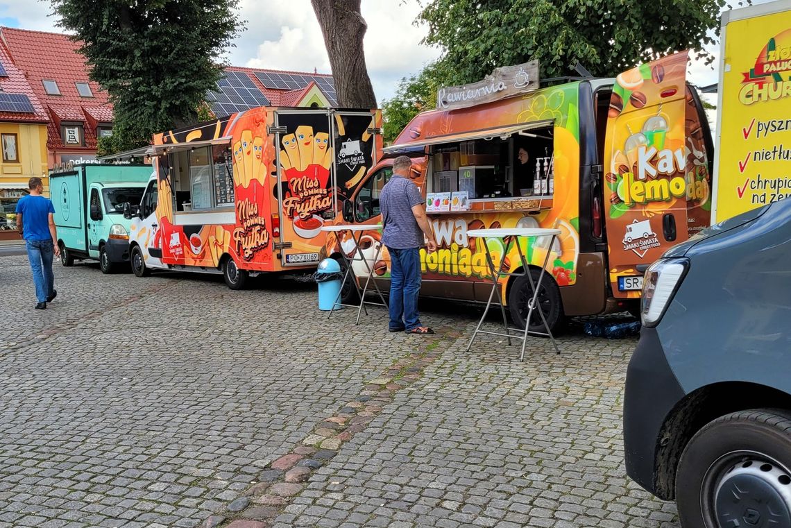 Wielkie żarcie pod chmurką. Festiwal Smaków z food truckami