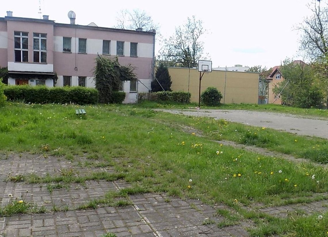 Wiemy czyj słup przewrócił się na dziecko Wiemy czyj słup przewrócił się na dziecko