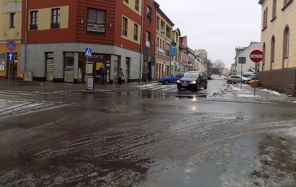 Wietrznie i ślisko na drogach Wietrznie i ślisko na drogach