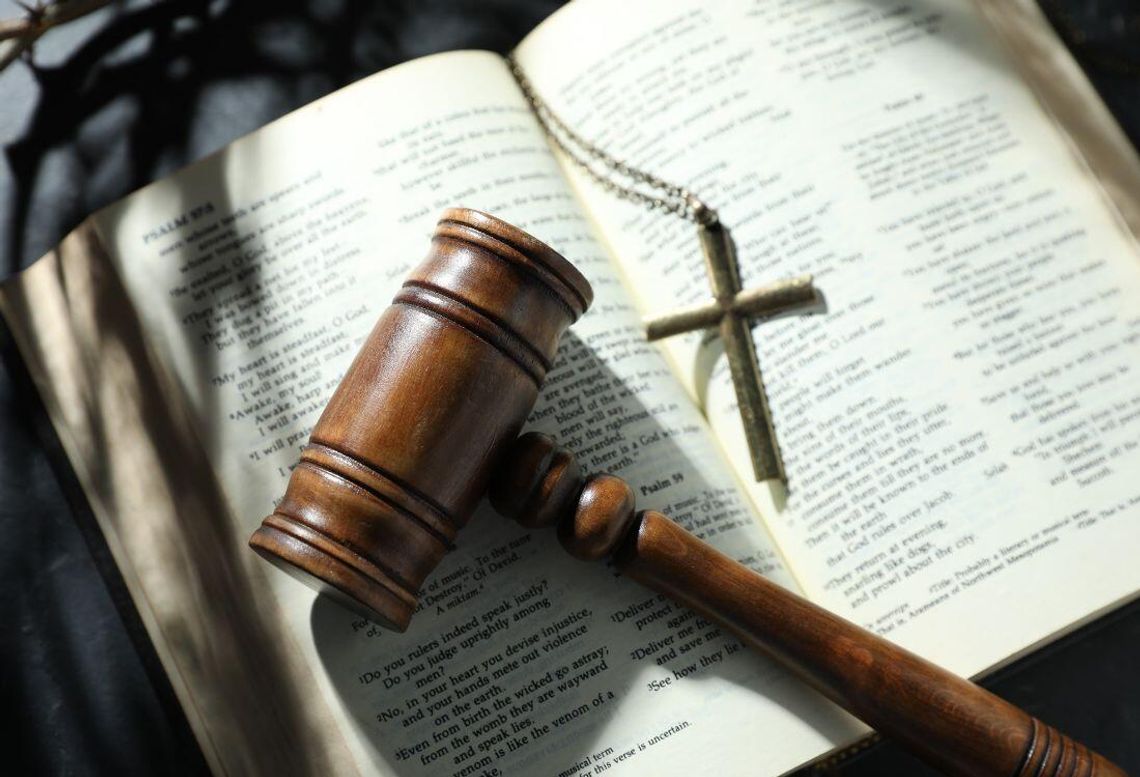 Koniec więzienia za obrazę uczuć religijnych? Resort sprawiedliwości proponuje zmiany w prawie