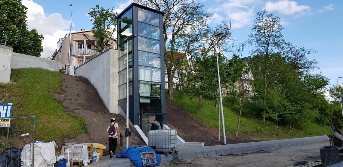 Winda działa, ale nie zabiera