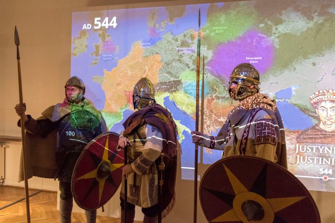 Wirtualna wystawa „Barbarzyńskie tsunami. Okres Wędrówek Ludów w dorzeczu Odry i Wisły” Wirtualna wystawa „Barbarzyńskie tsunami. Okres Wędrówek Ludów w dorzeczu Odry i Wisły”