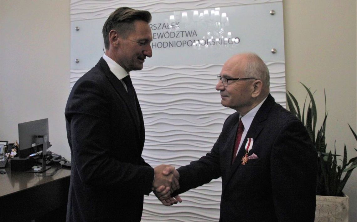 Władysław Jefremienko uhonorowany za zasługi dla regionalnego rzemiosła i działalność społeczną Władysław Jefremienko uhonorowany za zasługi dla regionalnego rzemiosła i działalność społeczną