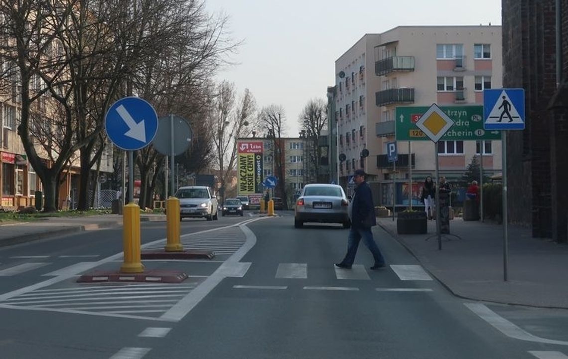 Włamał się do auta na tzw. pasówkę w biały dzień na głównej ulicy Gryfina Włamał się do auta na tzw. pasówkę w biały dzień na głównej ulicy Gryfina