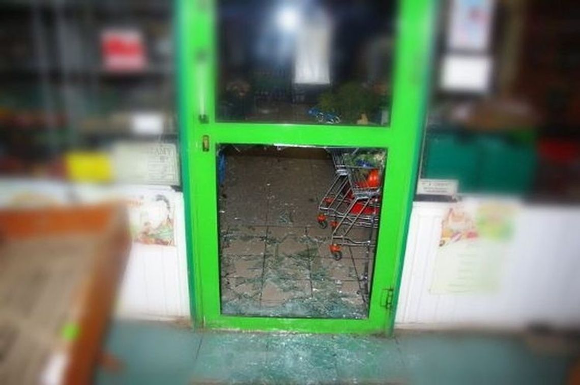 Włamał się do Żabki. Szybko go zatrzymano i odpowie za wiele przestępstw Włamał się do Żabki. Szybko go zatrzymano i odpowie za wiele przestępstw