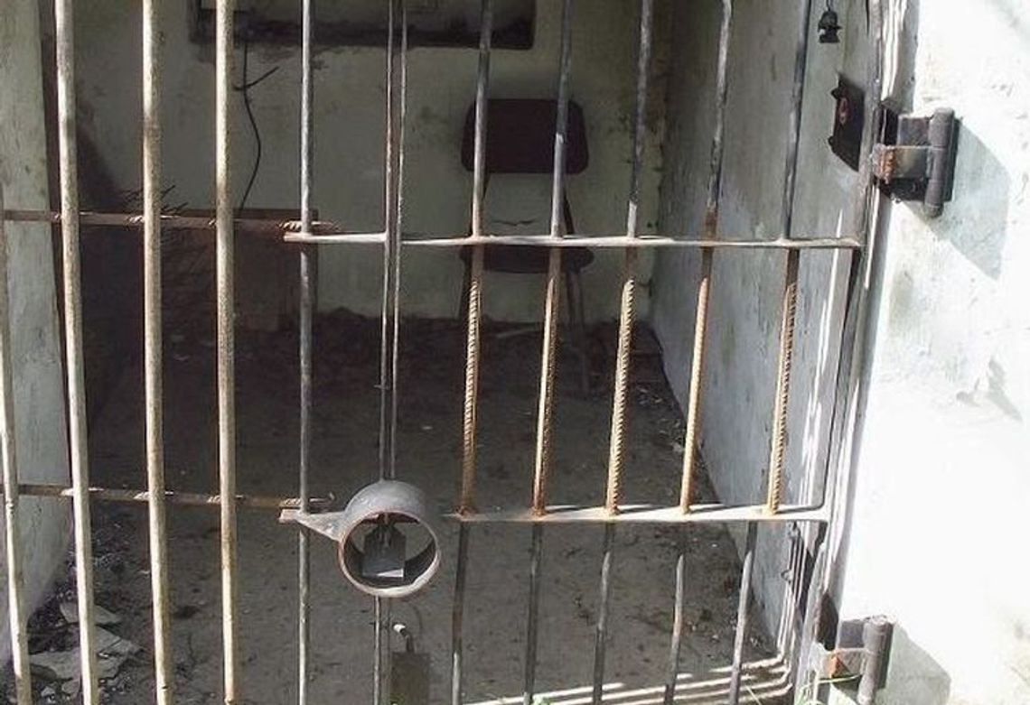 Włamywaczy spłoszył alarm Włamywaczy spłoszył alarm