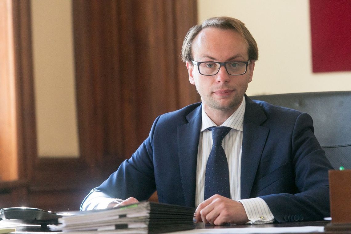 Wojewoda odpowiada marszałkowi w sprawie ośrodków adopcyjnych Wojewoda odpowiada marszałkowi w sprawie ośrodków adopcyjnych