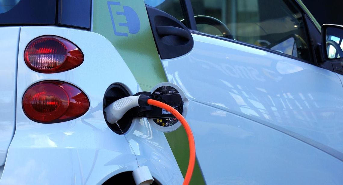 Wojewoda przekaże marszałkowi samochód elektryczny