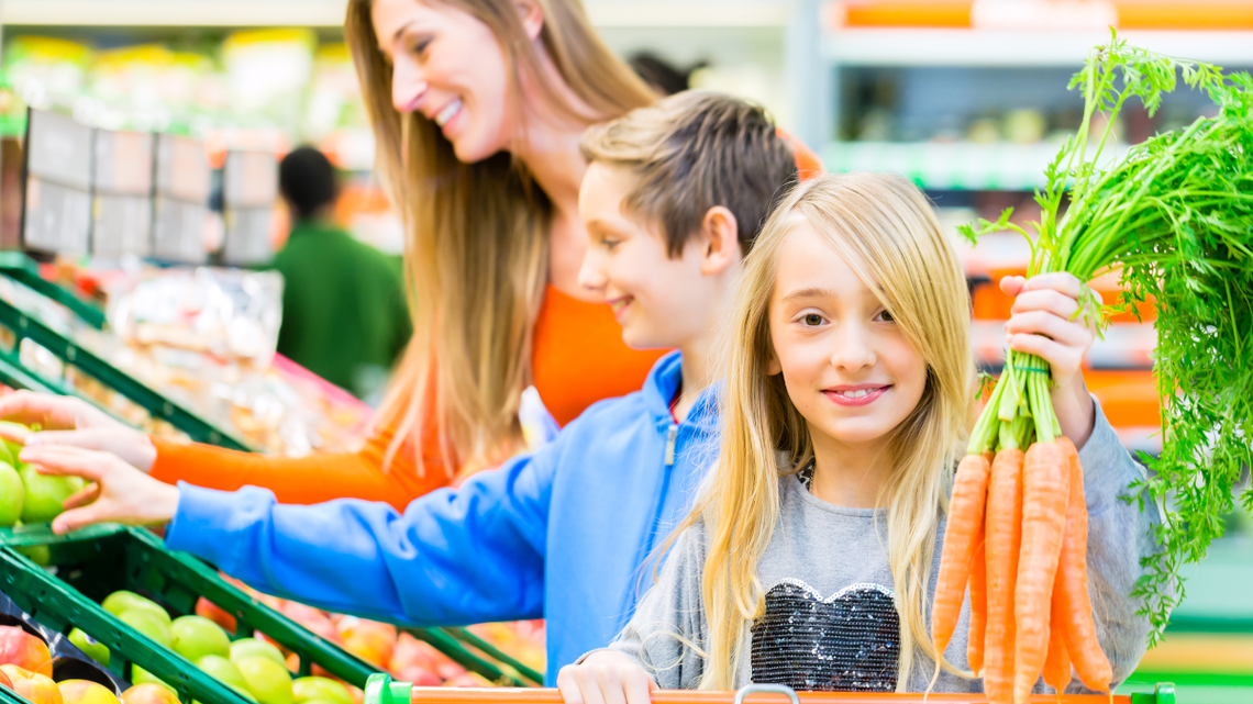 Czy wolimy robić zakupy w dyskontach czy hipermarketach? Gdzie lepsza obsługa?