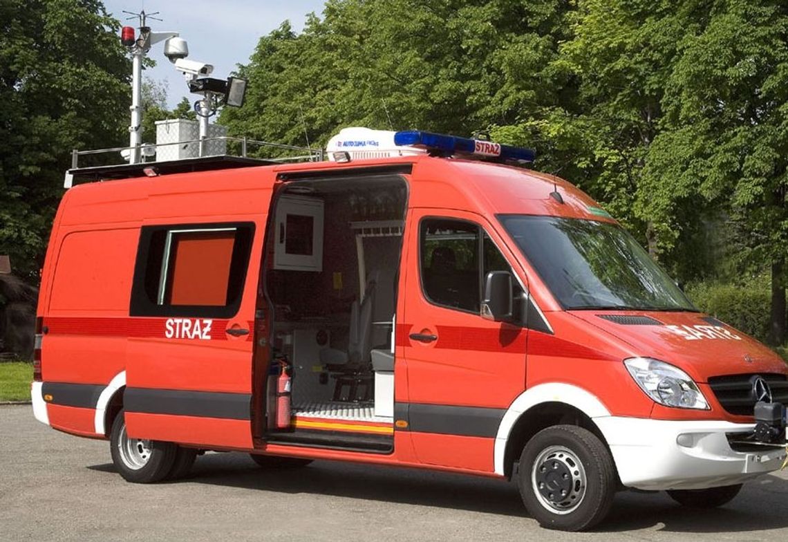 Wóz strażacki zderzył się z autem osobowym Wóz strażacki zderzył się z autem osobowym