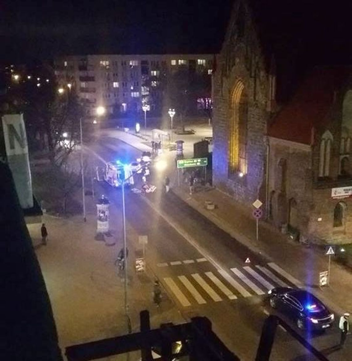 Wpadł pod samochód osobowy marki BMW