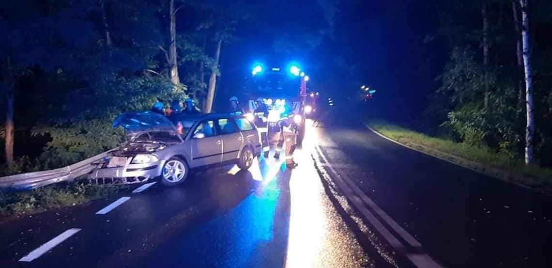 Wpadł w poślizg i uderzył w barierę