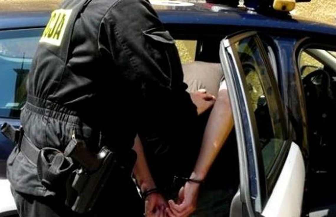 Wpadł z narkotykami na placu zabaw Wpadł z narkotykami na placu zabaw