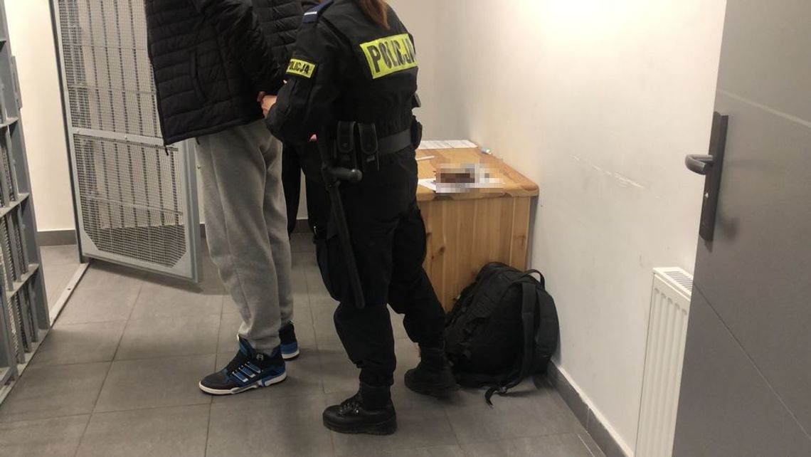 Wpadł z narkotykami na Pomorskiej. Tłumaczył się, że to na własny użytek Wpadł z narkotykami na Pomorskiej. Tłumaczył się, że to na własny użytek