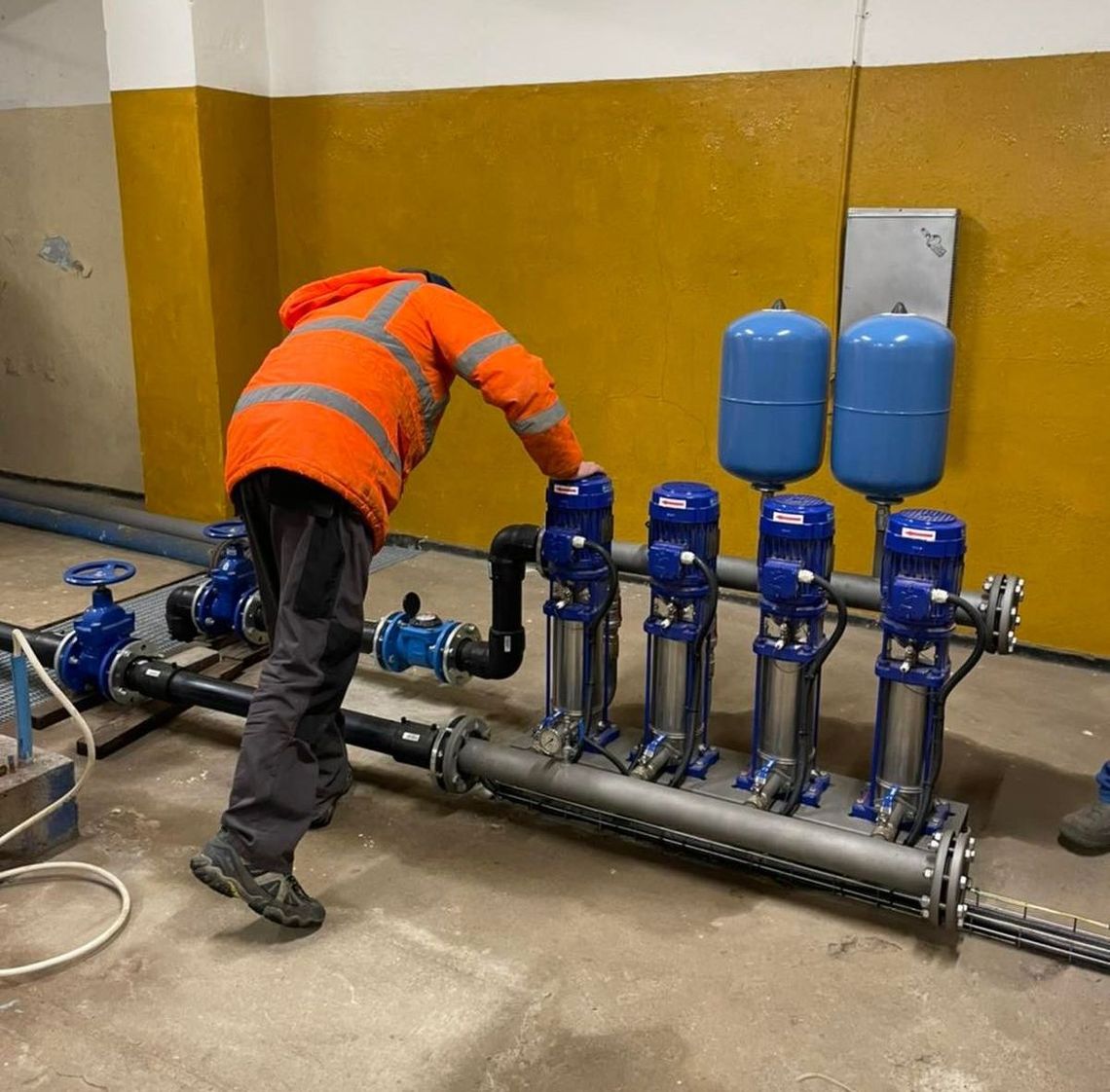 Wraca nadzieja. Wodę mają dzięki pozyskanym agregatom [ZDJĘCIA]