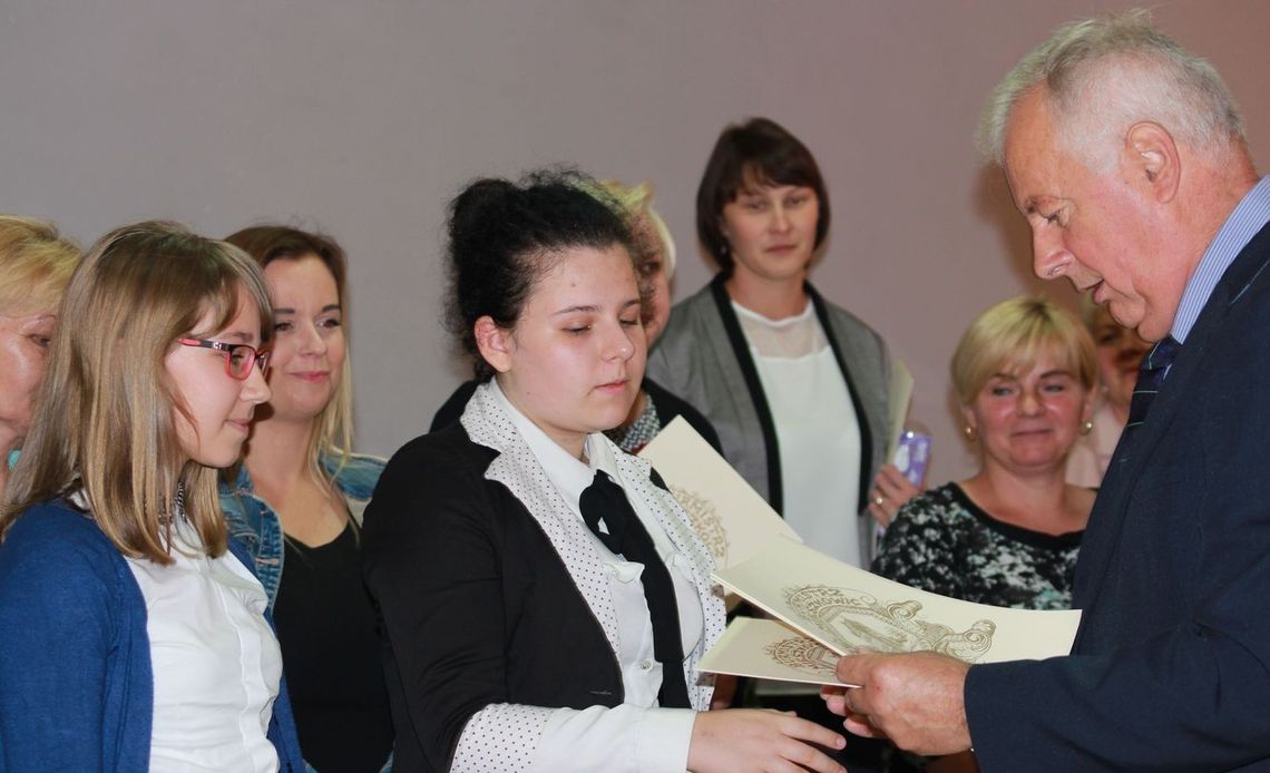 Wręczyli stypendia najlepszym uczniom Wręczyli stypendia najlepszym uczniom