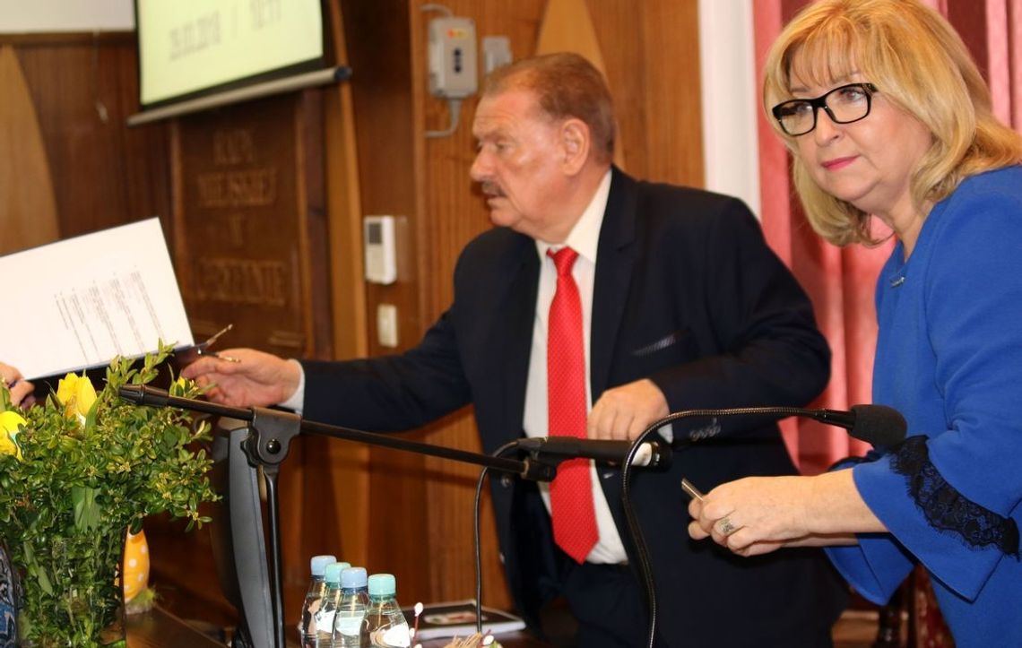 Wrzutka burmistrzów na sesję. W ostatniej chwili