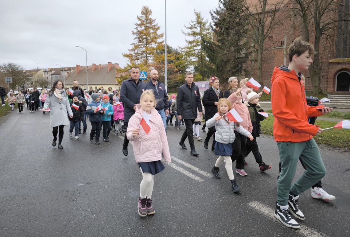 Zorganizowali Marsz Niepodległości i radośnie przeszli ulicami [ZDJĘCIA]