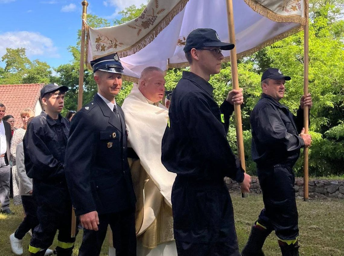 Wspólnota i służba - strażacy podczas uroczystości Bożego Ciała [FOTO]