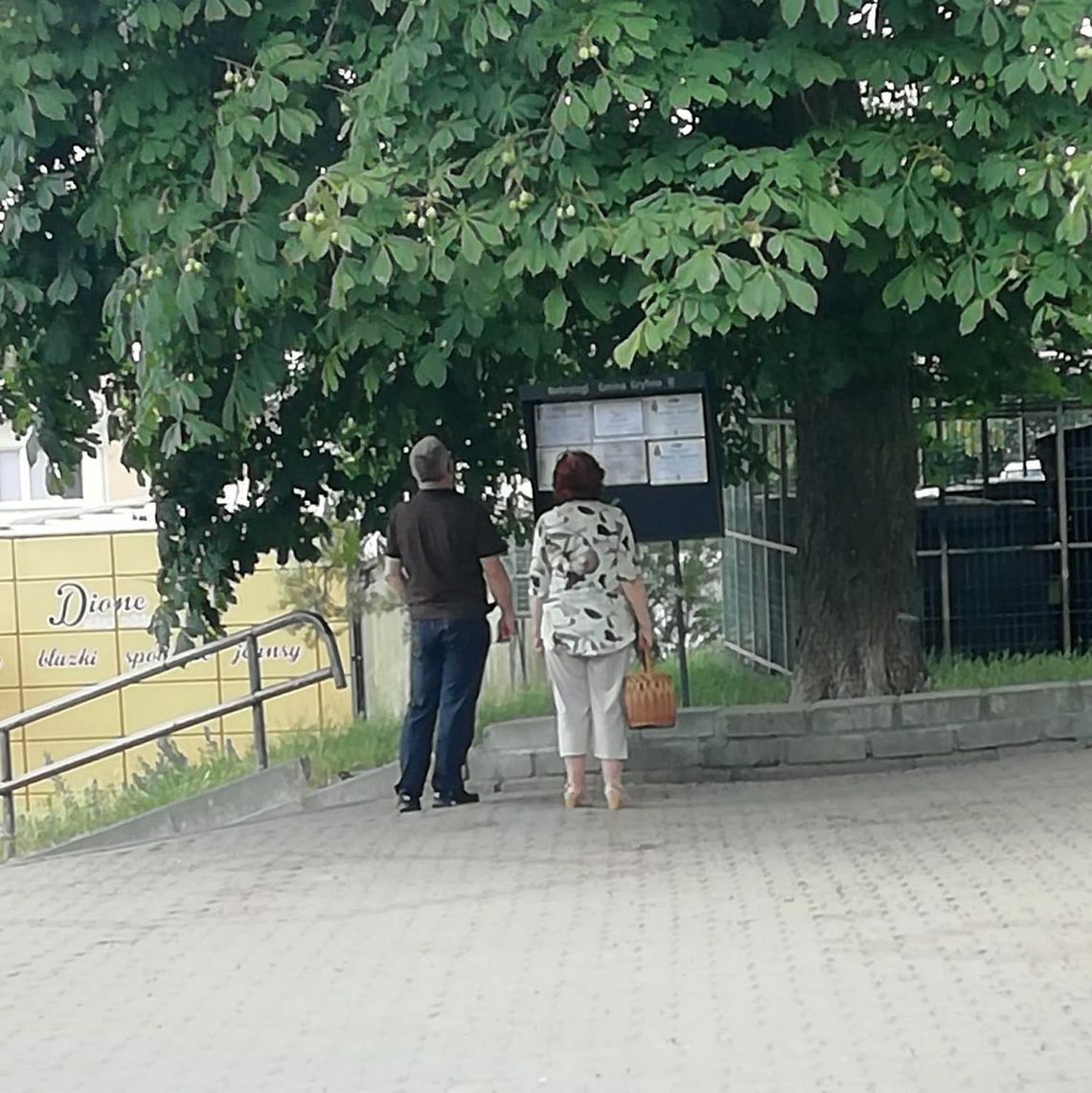 Wspomnienia to sposób na zachowanie obecności tych, których już nie ma w naszym życiu