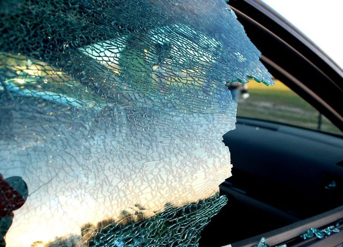 Wybił szybę i skradł nawigację